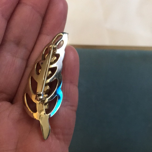 ⚡️FINAL PRICE⚡️ VTG Pearl Leaf Brooch - Picture 6 of 6